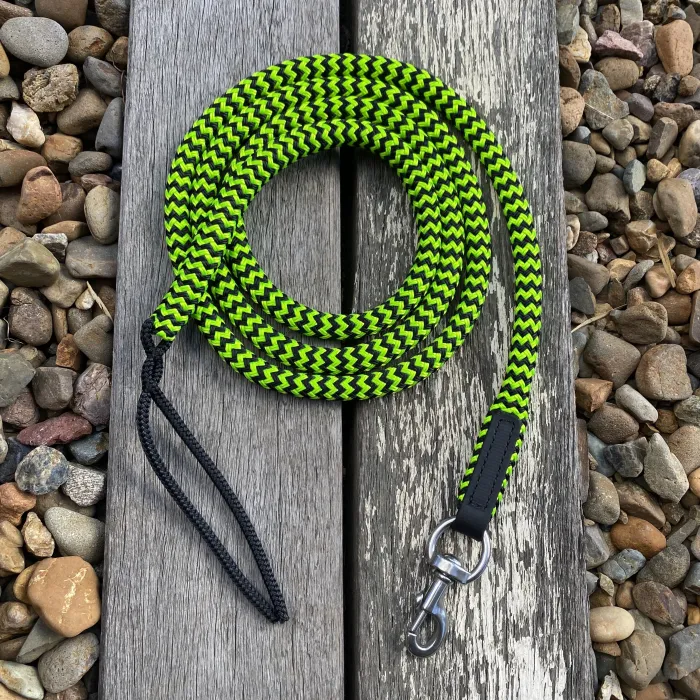 Hot Green & Black ZigZag Polyester Lead 
